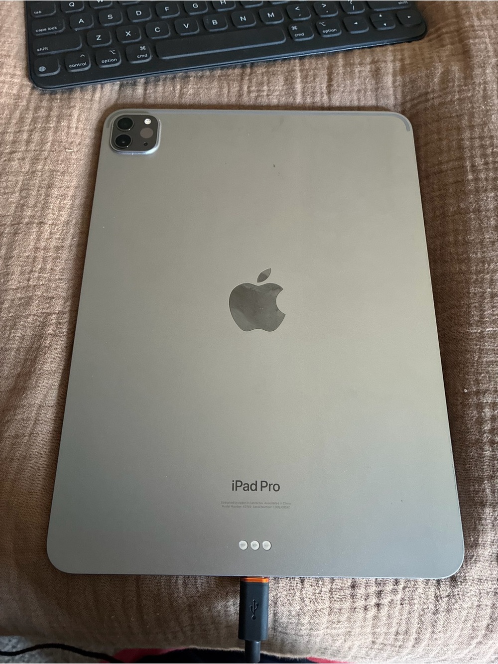 Apple iPad Pro - Space Gray Back - Dual Camera